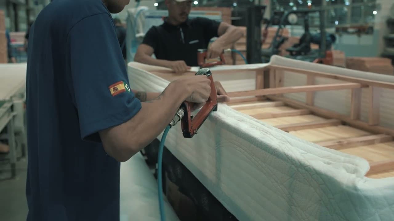 Miniatura do vídeo Fabricando seu Simmons