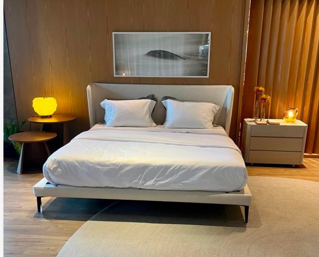 Perfil baixo estilo daybed da Cama Torino em ambiente montado, loja Simmons Park Sul